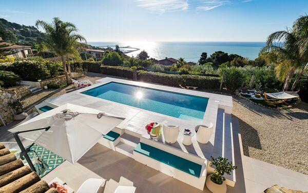 Villa Pales: Pool, Scenic View