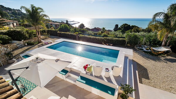 Villa Pales: Pool, Scenic View