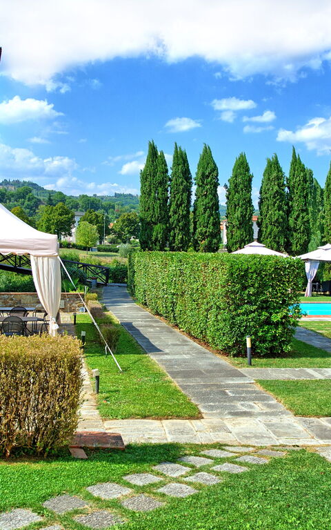 Santa Flora: Garden, Outdoor