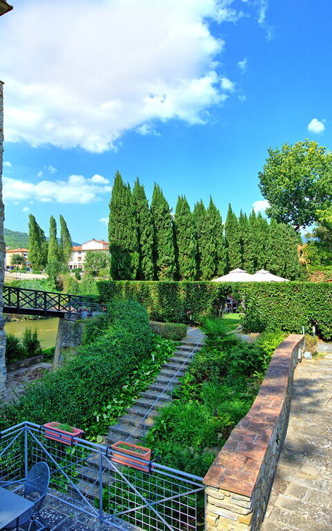 Santa Flora: Garden, Outdoor