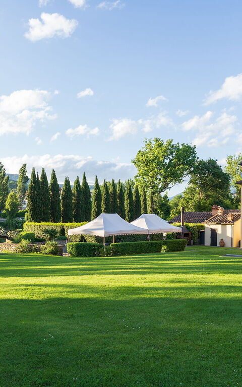 Santa Flora: Building Exterior, Garden, Outdoor