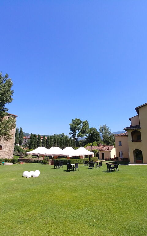 Santa Flora: Garden, Outdoor