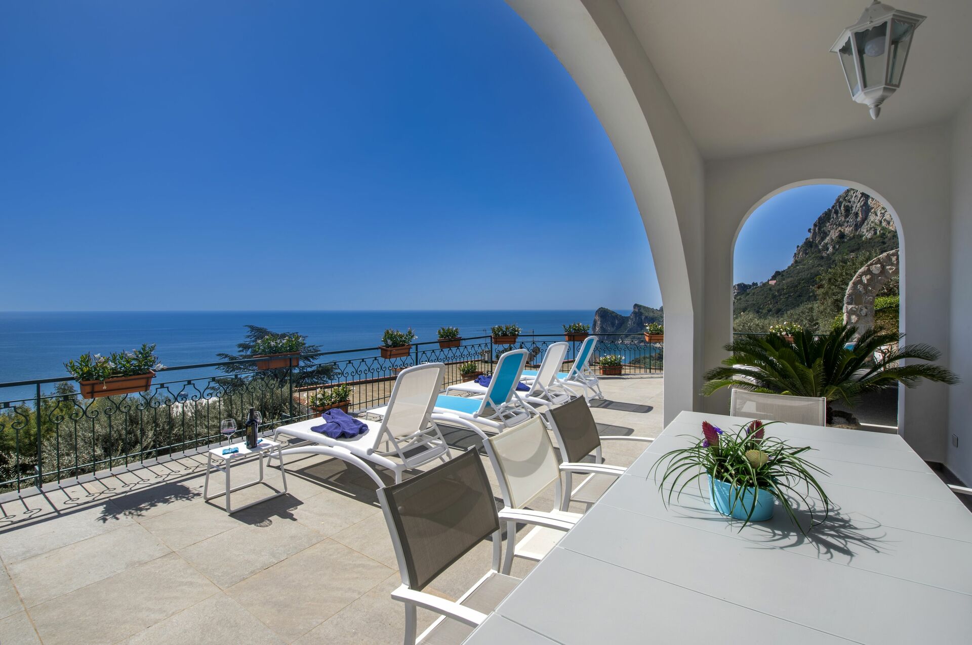 case affitto annuale liguria ponente vista mare