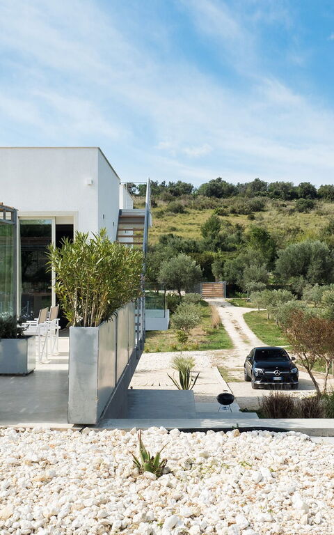 Villa Contra: Garden, Outdoor