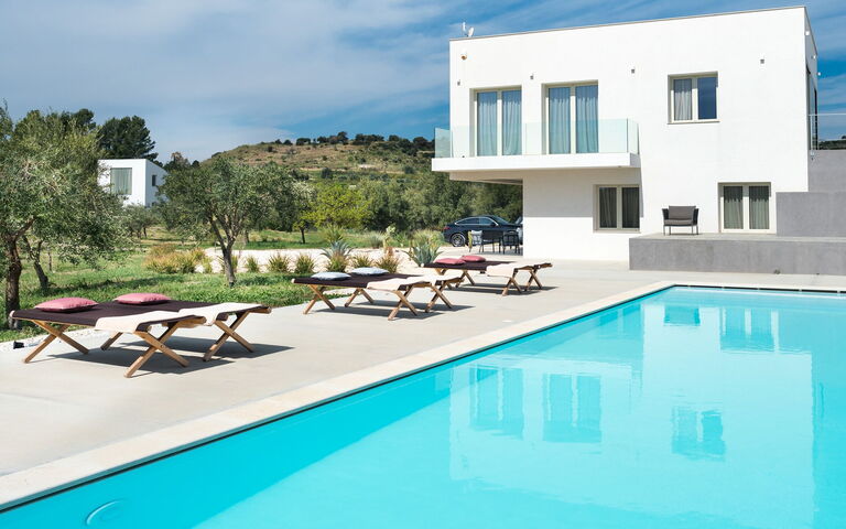 Villa Contra: Outdoor, Pool