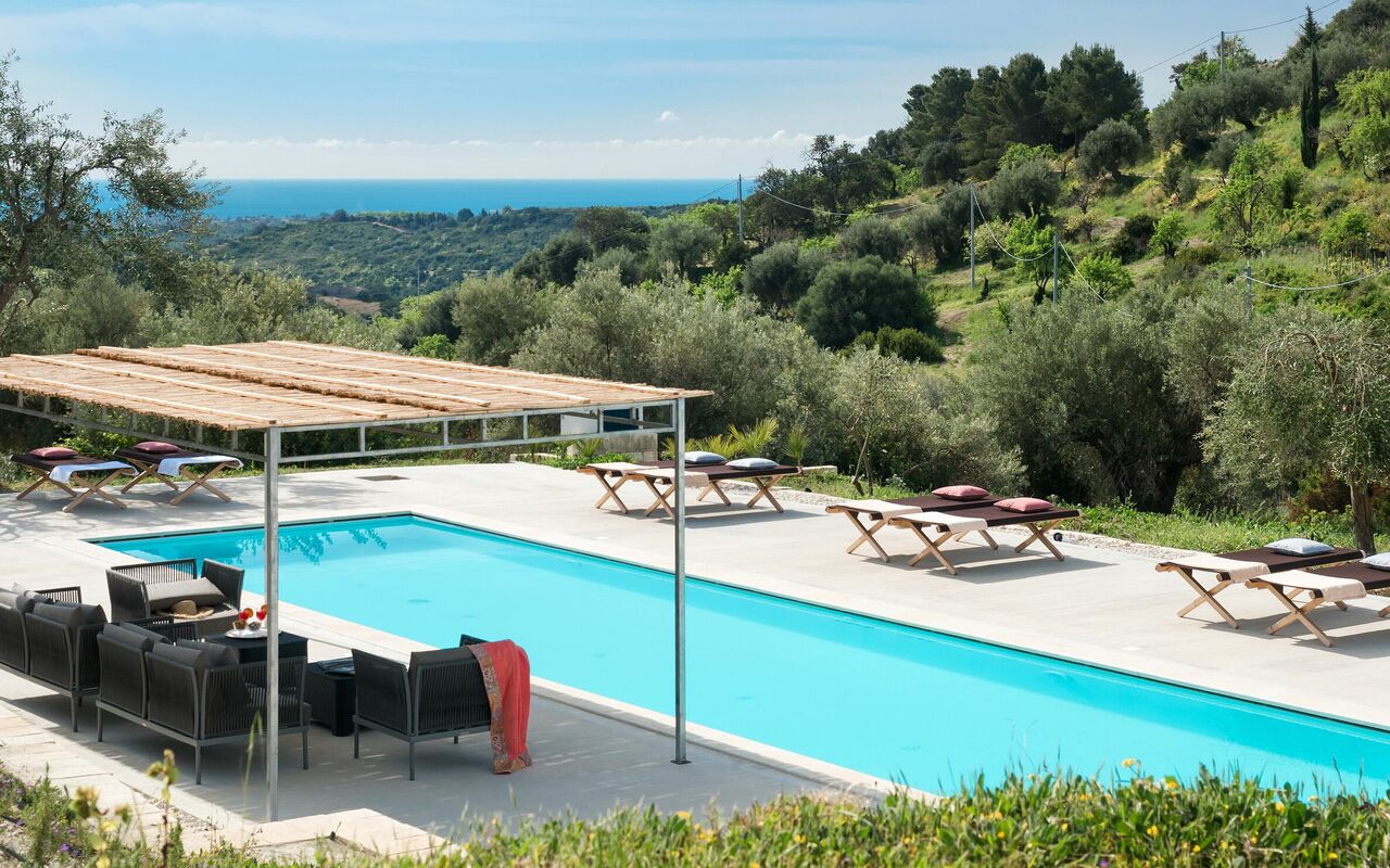 Villa Contra: Outdoor, Pool