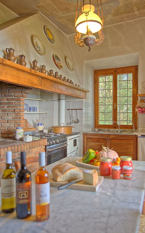 Villa Sorbaiano: Kitchen
