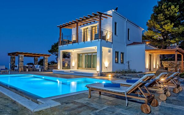 Villa Lyra: Outdoor, Pool