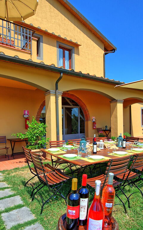 Nicola: Garden, Outdoor