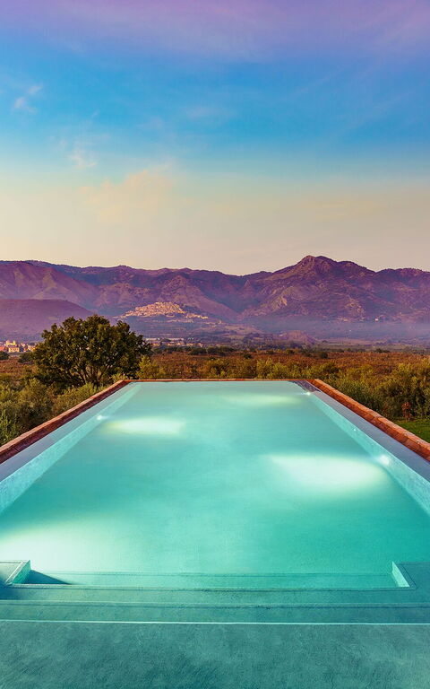 Etna Retreat: Pool, Scenic View