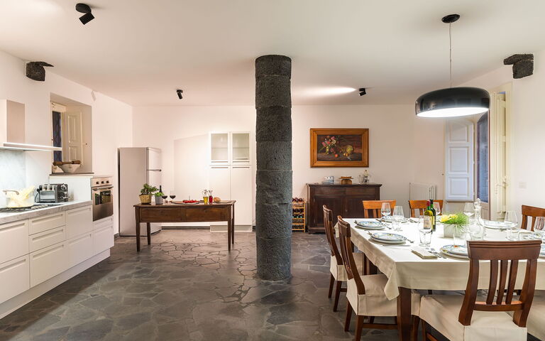 Etna Retreat: Dining Room, Kitchen