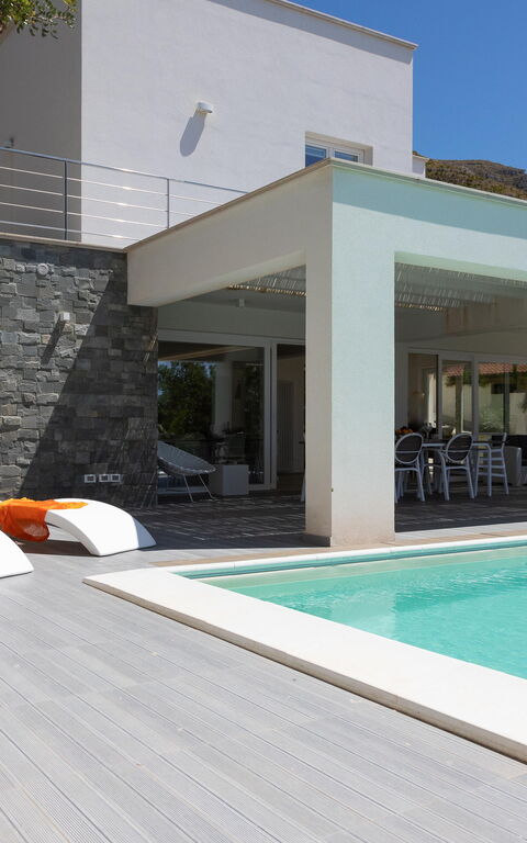 Villa Annalisa: Outdoor, Pool, Summer