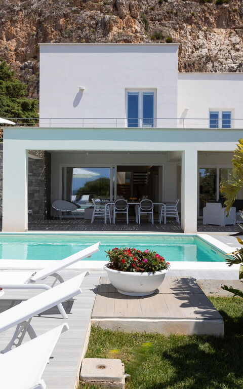Villa Annalisa: Outdoor, Pool, Summer