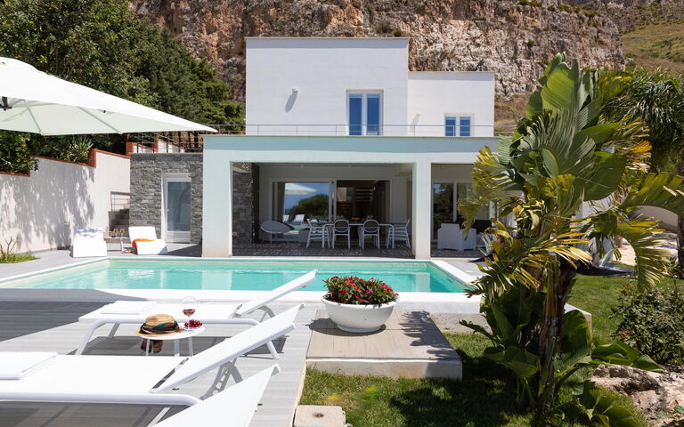 Villa Annalisa: Outdoor, Pool, Summer