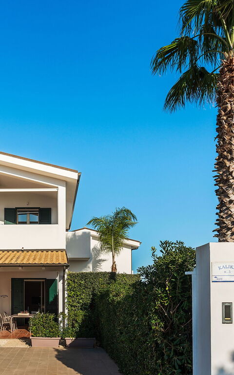 Anny: Building Exterior, Garden