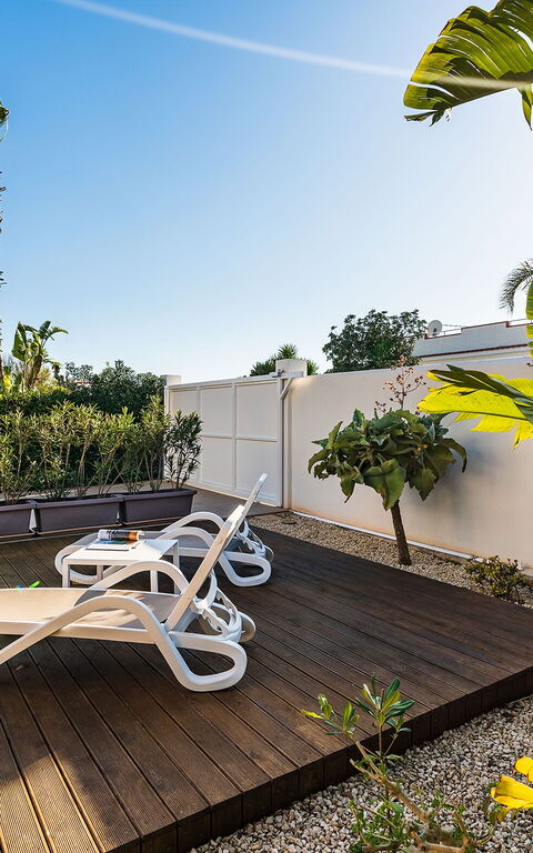 Anny: Building Exterior, Garden