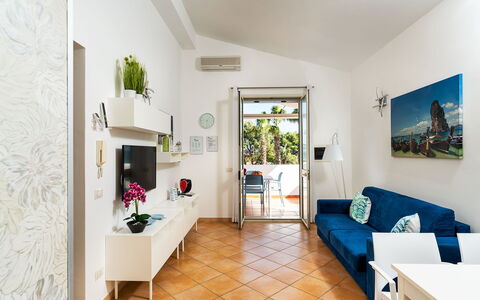 Accommodation Calantha: Dining Room, Kitchen, Living Room