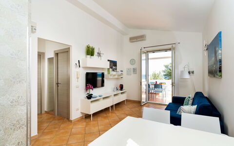 Accommodation Calantha: Dining Room, Kitchen, Living Room