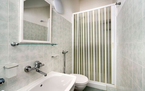 Accommodation Calantha: Bathroom