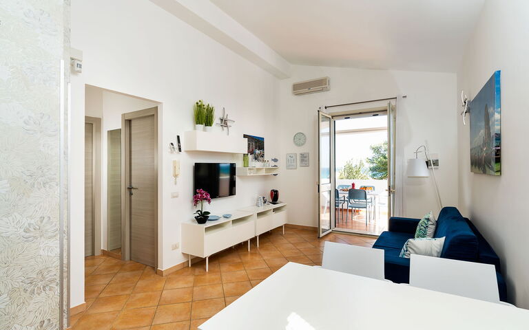 Accommodation Calantha: Dining Room, Kitchen, Living Room