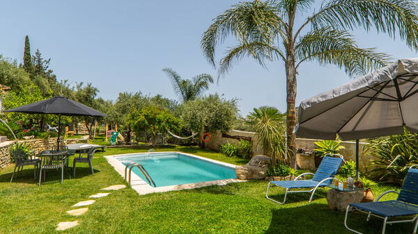 Villa Eftychia: Garden, Outdoor, Pool