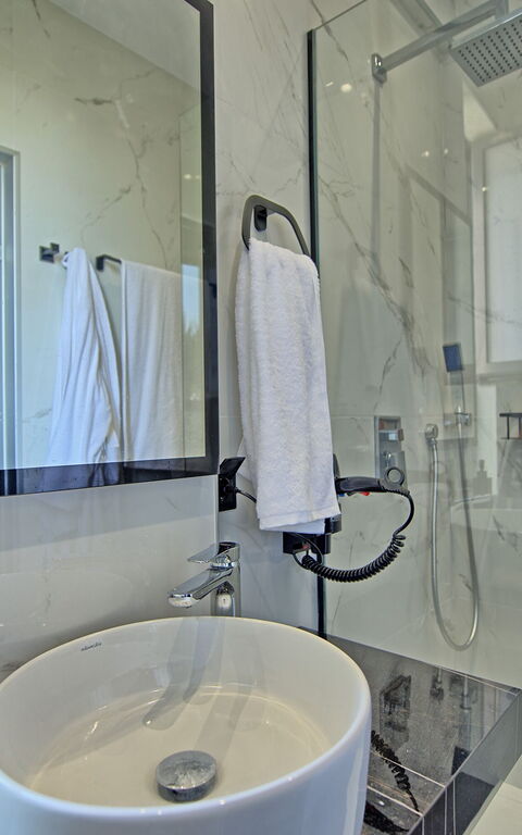 Villa Maripol: Bathroom