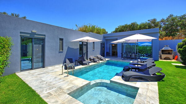 Villa Zaneti: Building Exterior, Garden, Outdoor, Pool, Summer