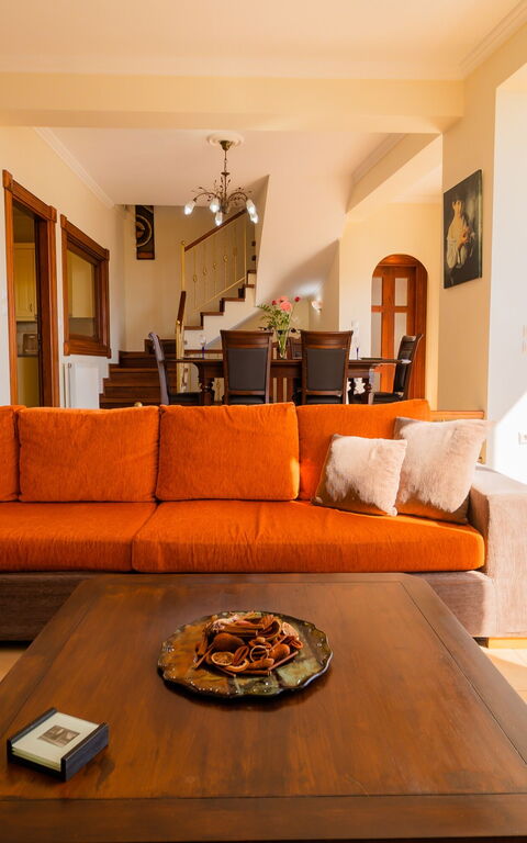 Villa Dinos: Living Room