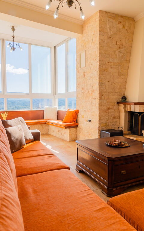 Villa Dinos: Living Room