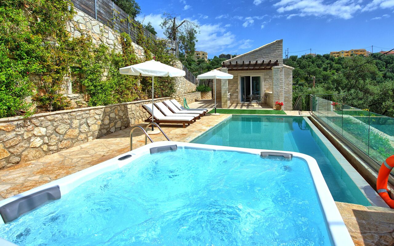 Villa Jacaranda: Garden, Pool