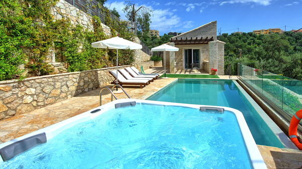 Villa Jacaranda: Garden, Pool