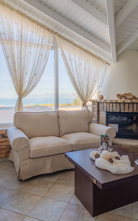 Beach Villa Athanasia: Living Room