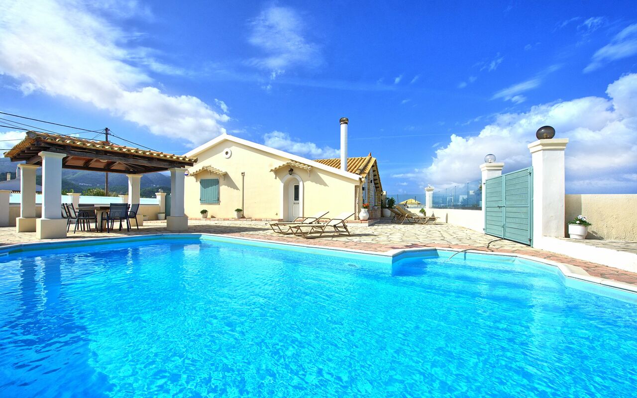 Beach Villa Athanasia: Pool