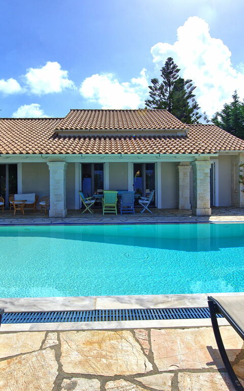 Villa Dimitris: Building Exterior, Pool