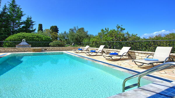 Villa Dimitris: Pool, Summer