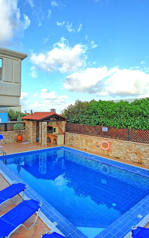 Villa Koules: Outdoor, Pool