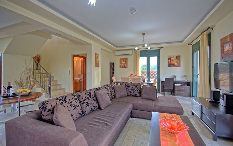 Villa Koules: Living Room