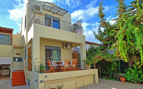 Accommodation Kastellina: Building Exterior