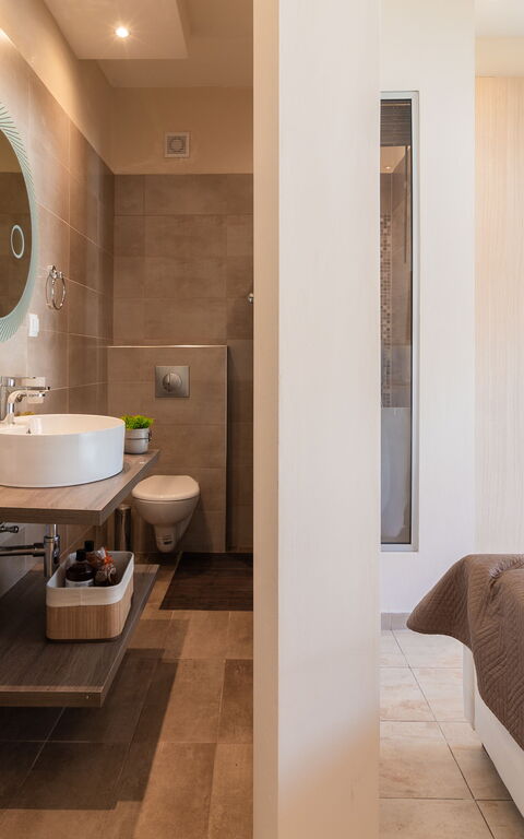 Beach Villa Christina: Bathroom, Bedroom, Room Detail