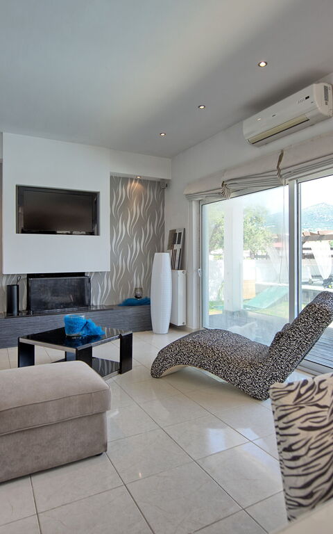 Beach Villa Christina: Living Room