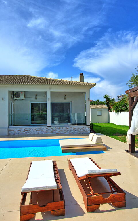 Beach Villa Christina: Pool