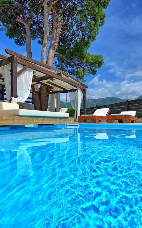 Beach Villa Christina: Pool, Summer