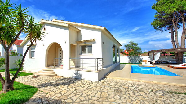 Beach Villa Christina: Building Exterior, Pool, Summer