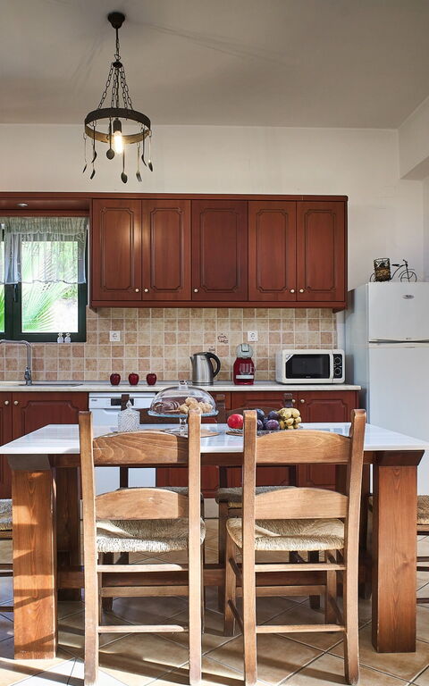 Villa Elia: Dining Room, Kitchen
