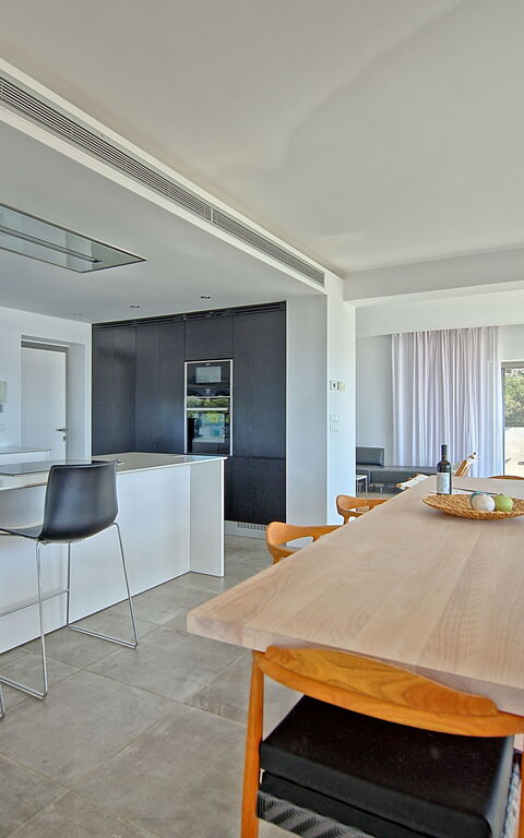 Villa Bluewhite: Dining Room, Kitchen