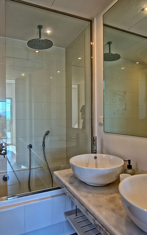 Villa Bluewhite: Bathroom