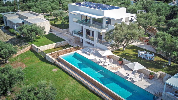 Villa Bluewhite: Garden, Pool