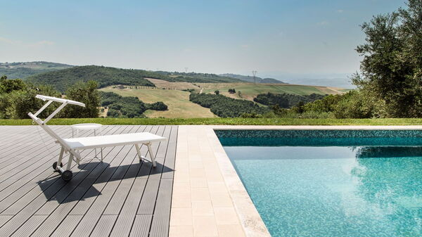 Villa Chiugi: Pool, Scenic View