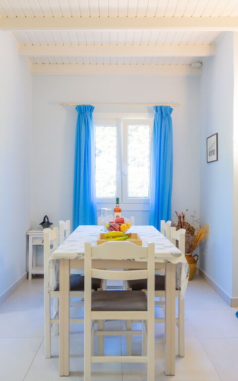 Votana House: Dining Room, Kitchen