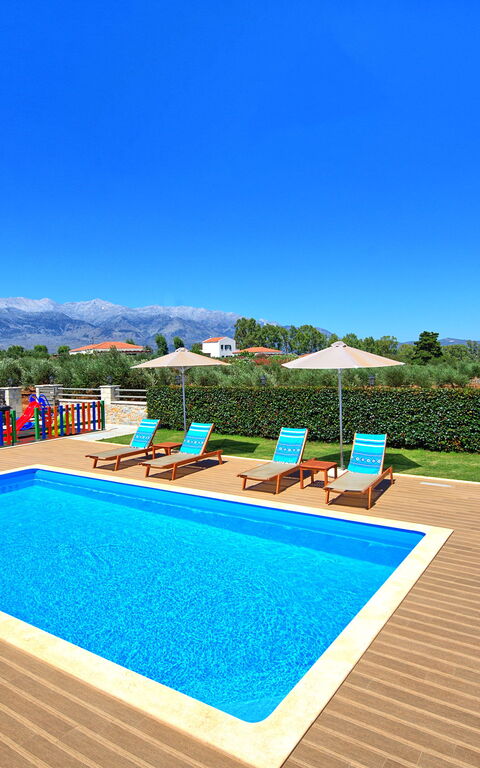 Villa Despanto: Pool, Scenic View